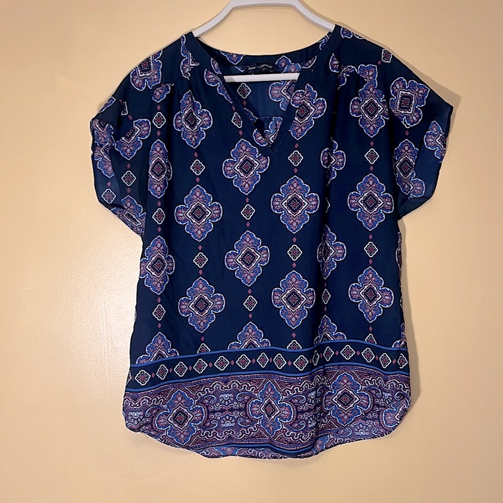 Banana Republic curved hem blouse